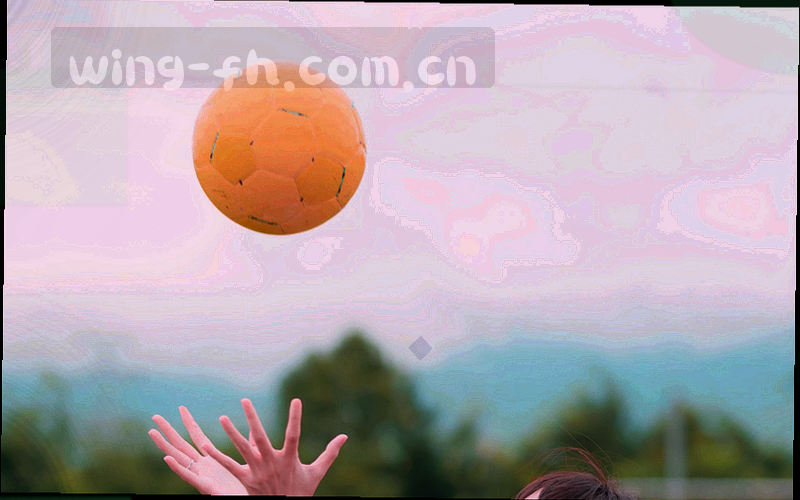 深墨蓝底上的铃铛与开关图形组合，青绿色高亮表示开赛提醒已经开启